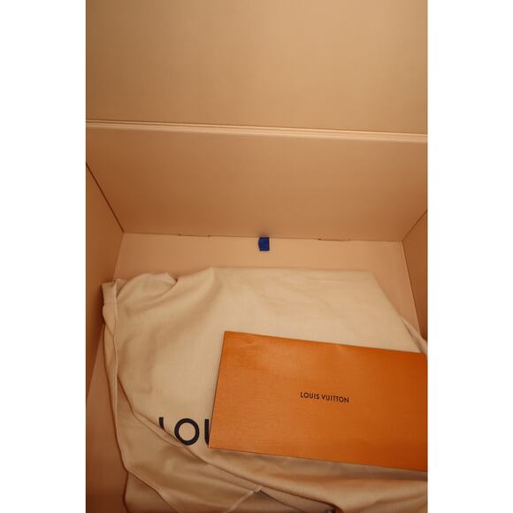 Louis Vuitton Damier Graphite Avenue Sling Body Bag Black - Picture 3 of 14